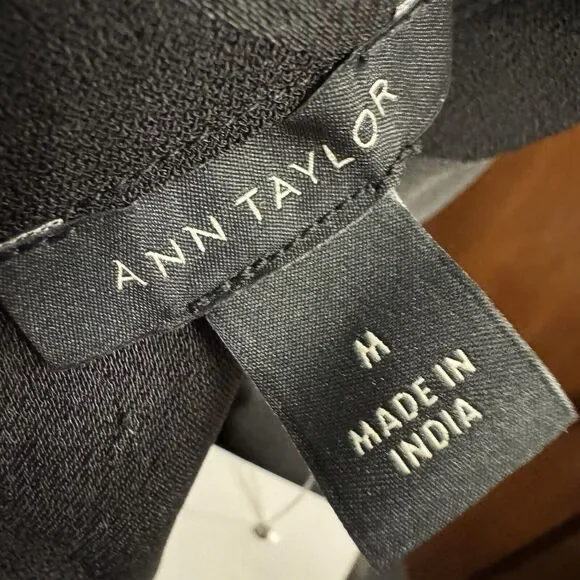 Ann Taylor Blouse Medium Womens Black Striped Satin Top Office Career Minimalist - Picture 6 of 7